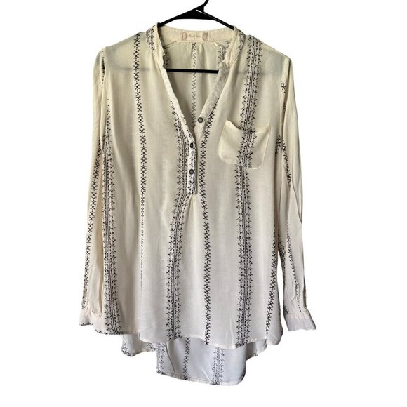 Altar'd State Women's Light Weight Long Sleeve Top - Picture 2 of 7